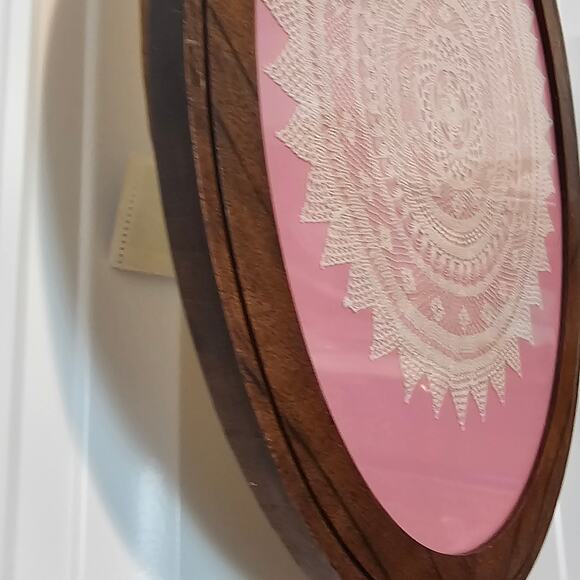 Vintage Framed Needlepoint Picture Pink Oval 80s Cottage Doily Mandala Country - Picture 5 of 9